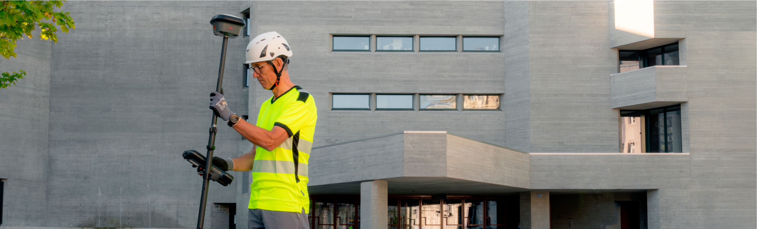 p-011_HeaderImage_LeicaGS18Series-BeReadyForAnySurveyingJobWithThisGNSSRTKRover_01_2480x750